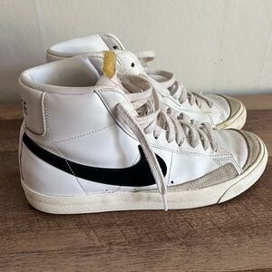 Nike Women’s Mid ‘77 White and Black Blazer Size 8.5